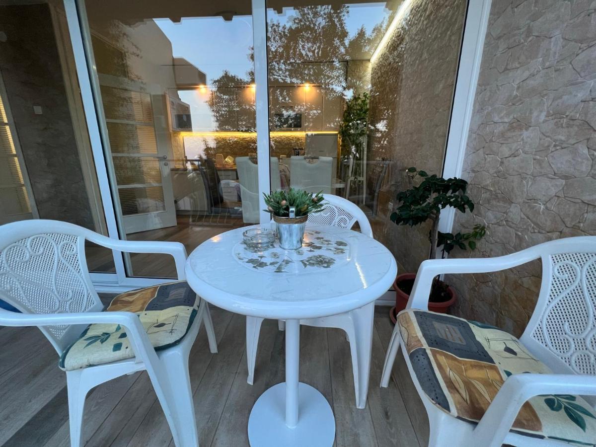 Seahaven Apartment Petrovac Bagian luar foto